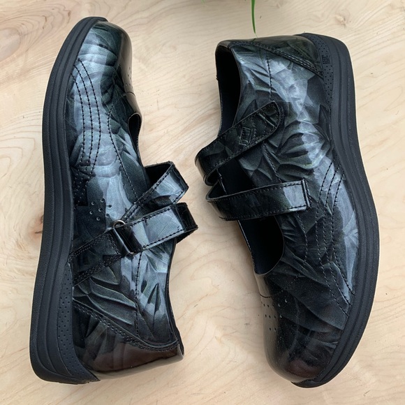 Drew woman’s NWT shoes - Picture 6 of 10